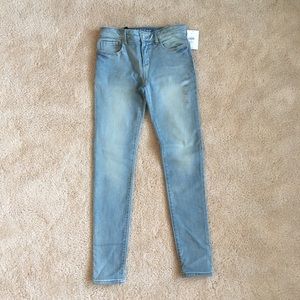 BRAND NEW GAP LIGHT WASH JEANS!